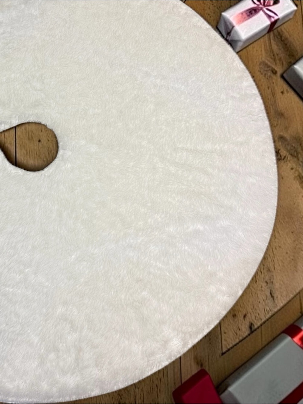 Luxurious Faux Fur Christmas Tree Skirt Soft, Elegant & Cozy Holiday Décor